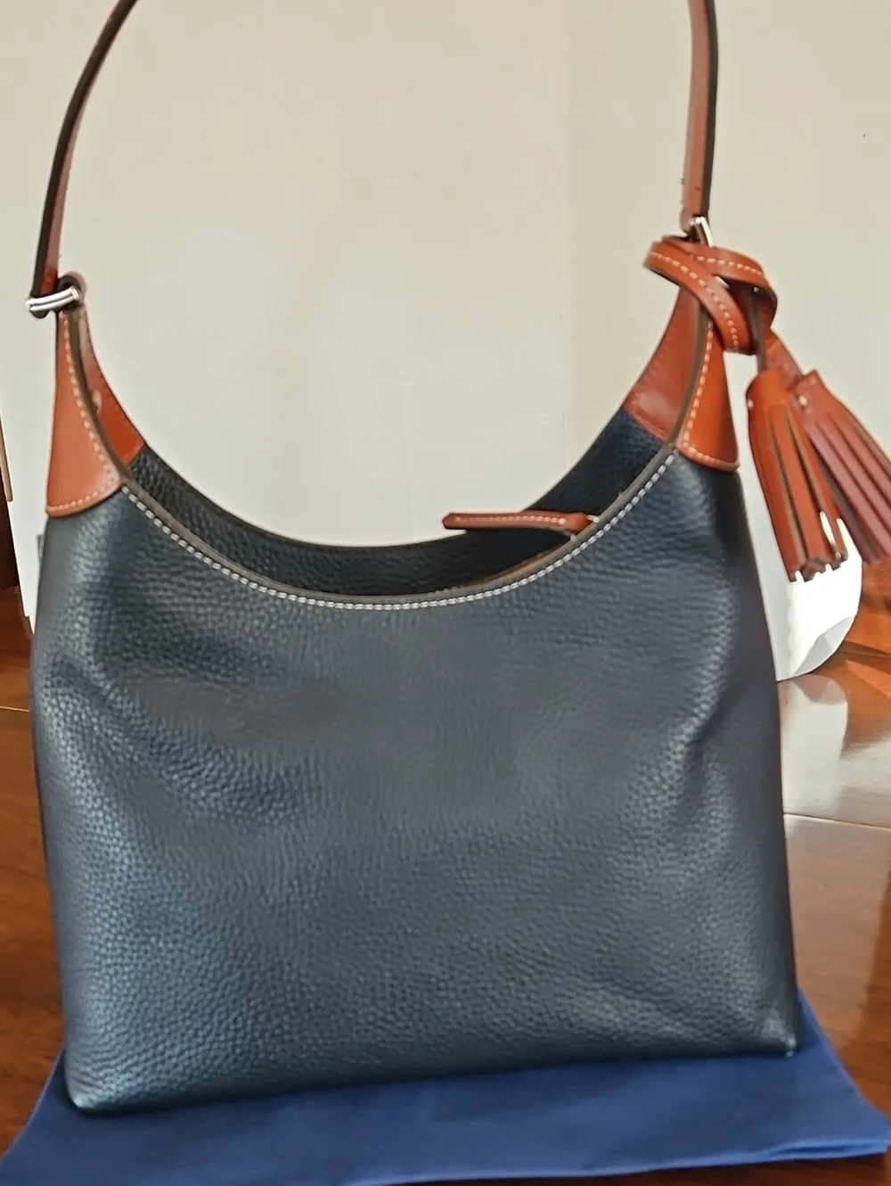 Dooney & Bourke classic dooney